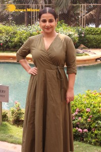 Kriti Sanon, Akshay Kumar and Vidya Balan promote Bachchan Pandey movie in Juhu, Mumbai