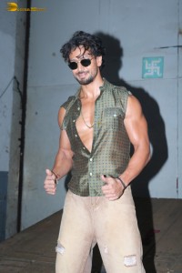 Tiger Shroff and Kriti Sanon on the sets of India’s Best Dancer