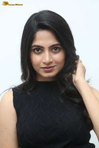 actress Kushee Ravi cute in black dress