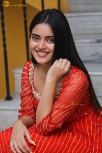 actress kushitha kallapu cute photo shoot in a red salwar
