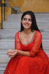 actress kushitha kallapu cute photo shoot in a red salwar