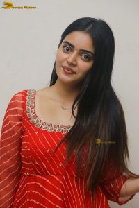 actress kushitha kallapu cute photo shoot in a red salwar