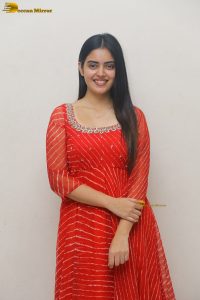 actress kushitha kallapu cute photo shoot in a red salwar