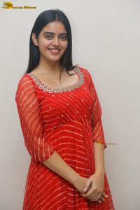 actress kushitha kallapu cute photo shoot in a red salwar