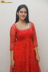 actress kushitha kallapu cute photo shoot in a red salwar