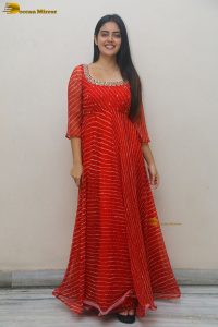 actress kushitha kallapu cute photo shoot in a red salwar