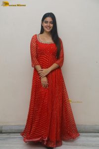 actress kushitha kallapu cute photo shoot in a red salwar