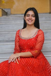 actress kushitha kallapu cute photo shoot in a red salwar