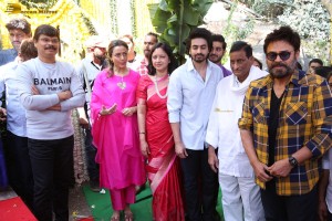 Lalithambika Productions No 1 Movie Launch attended by Ashok Galla, Jayadev Galla, Namrata Shirodkar and Venkatesh