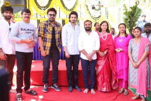 Lalithambika Productions No 1 Movie Launch attended by Ashok Galla, Jayadev Galla, Namrata Shirodkar and Venkatesh