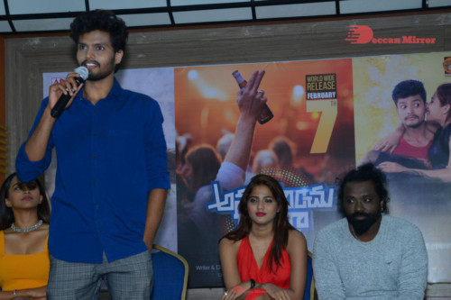 Stills from Telugu Movie Life Anubhavinchu Raja Meet the Press