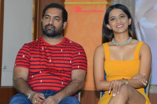 Stills from Telugu Movie Life Anubhavinchu Raja Meet the Press