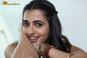 actress maanasa choudhary cute in a sleeveless top