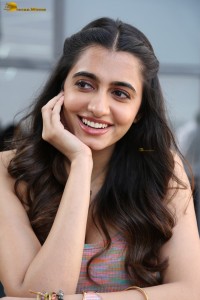 actress maanasa choudhary cute in a sleeveless top