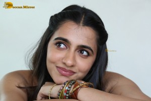 actress maanasa choudhary cute in a sleeveless top