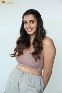 actress maanasa choudhary cute in a sleeveless top