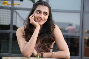 actress maanasa choudhary cute in a sleeveless top