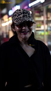 actress madhoo chic look at mumbai airport