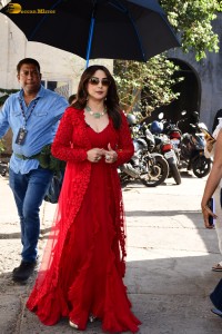 bollywood actress Madhuri Dixit hot looks in a red dress on the sets of dance deewane