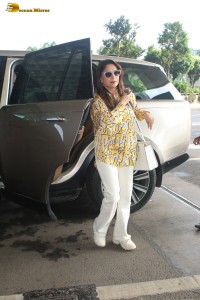 bollywood star actress Madhuri Dixit spotted at mumbai airport