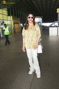 bollywood star actress Madhuri Dixit spotted at mumbai airport