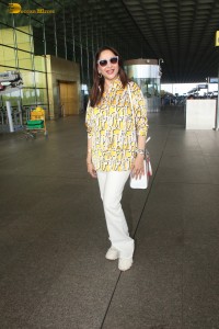 bollywood star actress Madhuri Dixit spotted at mumbai airport