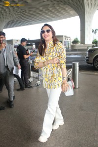 bollywood star actress Madhuri Dixit spotted at mumbai airport