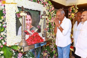 Actor Family and friends attend Mahesh Babu's mother Indira Devi's 11th day rituals