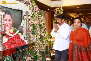 Actor Family and friends attend Mahesh Babu's mother Indira Devi's 11th day rituals