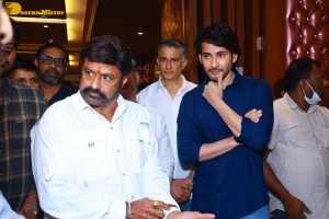 Actor Family and friends attend Mahesh Babu's mother Indira Devi's 11th day rituals