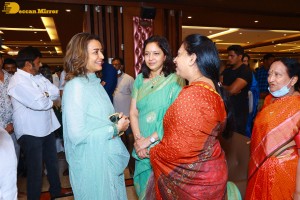 Actor Family and friends attend Mahesh Babu's mother Indira Devi's 11th day rituals