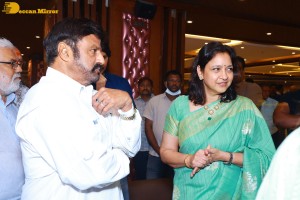 Actor Family and friends attend Mahesh Babu's mother Indira Devi's 11th day rituals