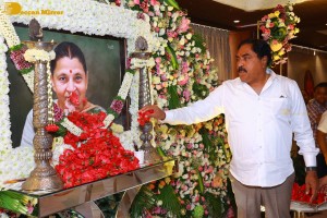 Actor Family and friends attend Mahesh Babu's mother Indira Devi's 11th day rituals
