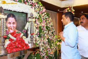 Actor Family and friends attend Mahesh Babu's mother Indira Devi's 11th day rituals