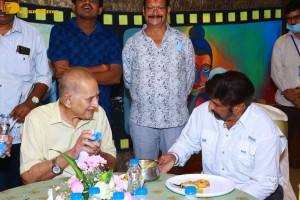 Actor Family and friends attend Mahesh Babu's mother Indira Devi's 11th day rituals