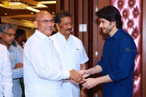 Actor Family and friends attend Mahesh Babu's mother Indira Devi's 11th day rituals