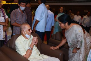 Actor Family and friends attend Mahesh Babu's mother Indira Devi's 11th day rituals