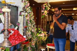 Actor Family and friends attend Mahesh Babu's mother Indira Devi's 11th day rituals