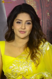actress Mahima Nambiar scorching hot looks in a yellow saree
