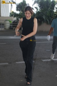 actress Mahira Sharma beautiful in black top and jeans