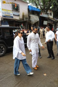 Bollywood actors including Arbaaz Khan, Arjun Kapoor, Karisma Kapoor, Kareena Kapoor, Sohail Khan express condolences to Malaika Arora for losing her father