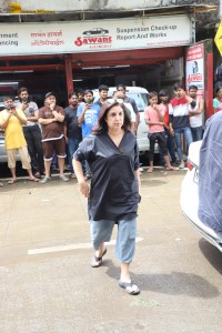 Bollywood actors including Arbaaz Khan, Arjun Kapoor, Karisma Kapoor, Kareena Kapoor, Sohail Khan express condolences to Malaika Arora for losing her father