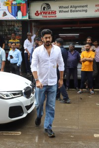 Bollywood actors including Arbaaz Khan, Arjun Kapoor, Karisma Kapoor, Kareena Kapoor, Sohail Khan express condolences to Malaika Arora for losing her father