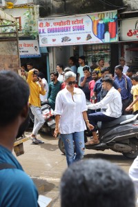 Bollywood actors including Arbaaz Khan, Arjun Kapoor, Karisma Kapoor, Kareena Kapoor, Sohail Khan express condolences to Malaika Arora for losing her father