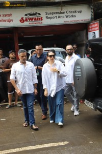 Bollywood actors including Arbaaz Khan, Arjun Kapoor, Karisma Kapoor, Kareena Kapoor, Sohail Khan express condolences to Malaika Arora for losing her father