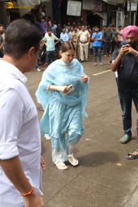 Bollywood actors including Arbaaz Khan, Arjun Kapoor, Karisma Kapoor, Kareena Kapoor, Sohail Khan express condolences to Malaika Arora for losing her father