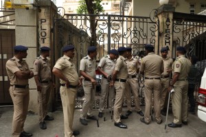 Bollywood actors including Arbaaz Khan, Arjun Kapoor, Karisma Kapoor, Kareena Kapoor, Sohail Khan express condolences to Malaika Arora for losing her father