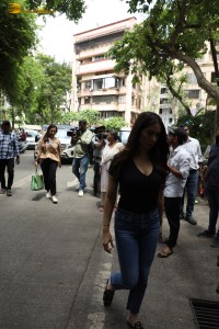 Bollywood actors including Arbaaz Khan, Arjun Kapoor, Karisma Kapoor, Kareena Kapoor, Sohail Khan express condolences to Malaika Arora for losing her father