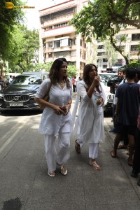 Bollywood actors including Arbaaz Khan, Arjun Kapoor, Karisma Kapoor, Kareena Kapoor, Sohail Khan express condolences to Malaika Arora for losing her father