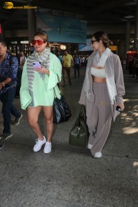Sisters Malaika Arora and Amrita Arora spotted at mumbai Airport